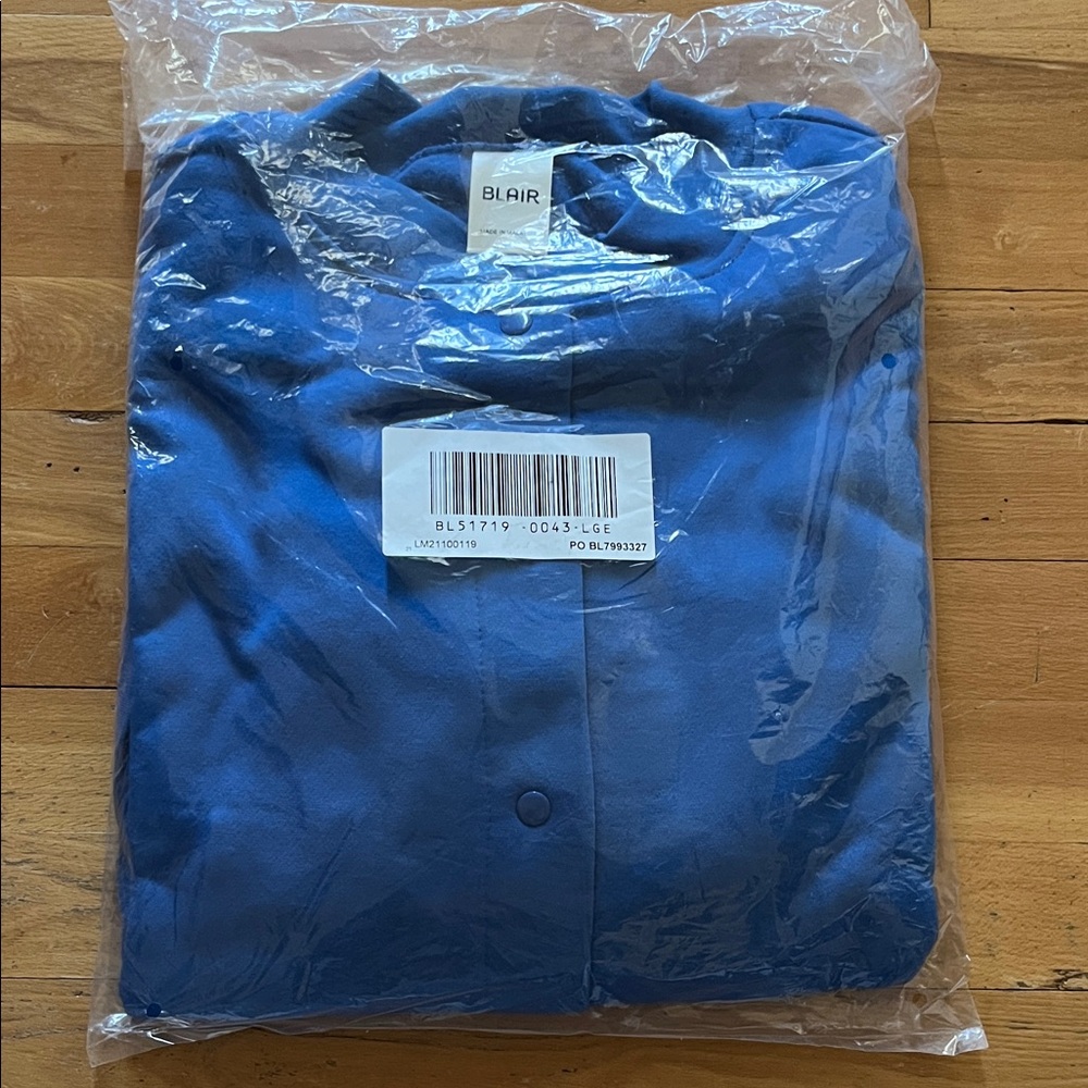 Blair Snap up sweatshirt size Large Beautiful vibrant blue nwt